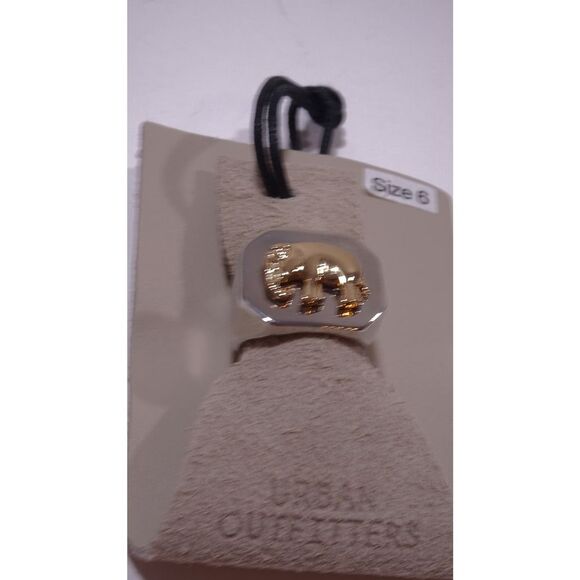 Urban OutfittersWomen's Silver GOLD  elephant Signet Ring  Size 6  NWT $40.00 - Picture 5 of 6